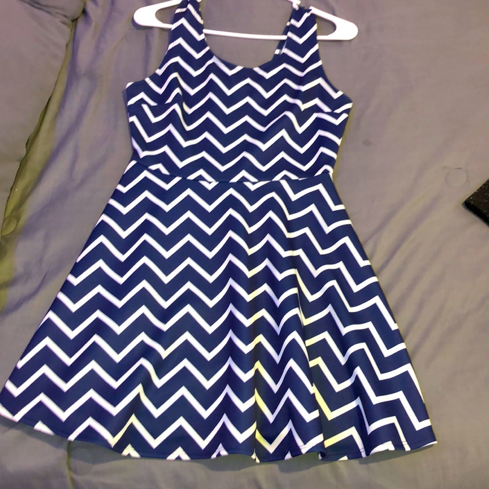 white & navy chevron dress (short) - size M